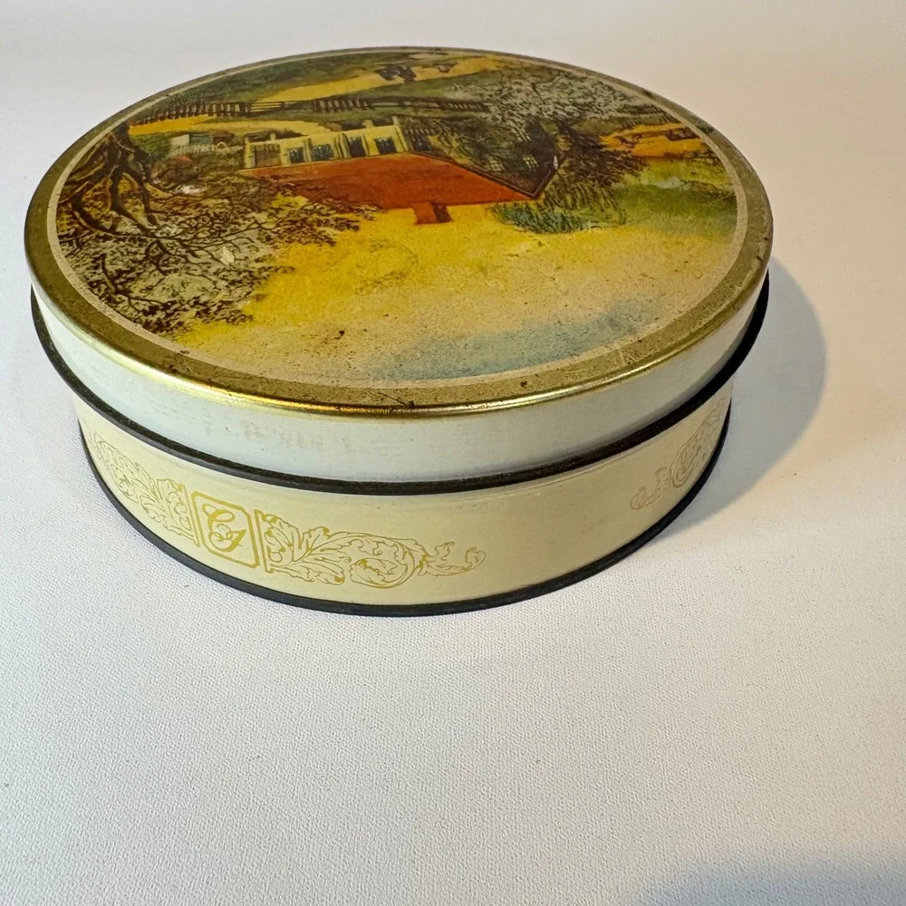 Vintage Round Metal Farmhouse Landscape Decorative Storage Tin Country Scene 6in